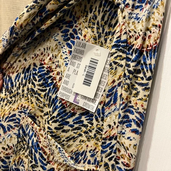 🌚LuLaRoe Sarah Duster L - Picture 2 of 3